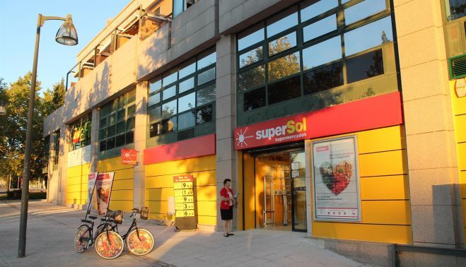 Fachada de una de las tiendas de Supersol, en una imagen de archivo de la propia cadena de supermercados.